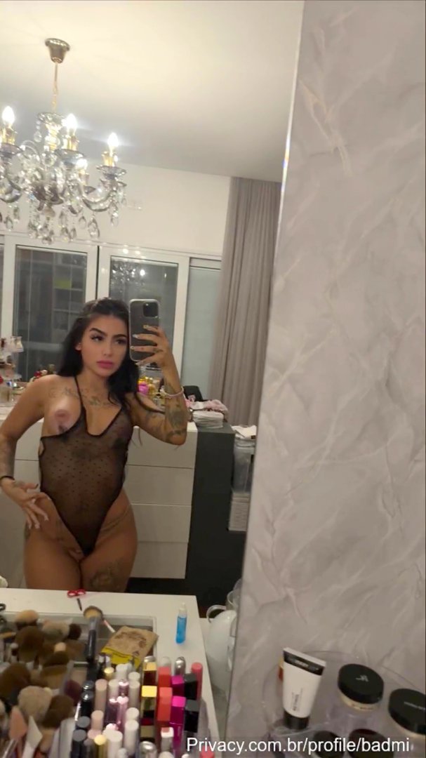 mc mirella nude mirror selfie onlyfans video leaked 8
